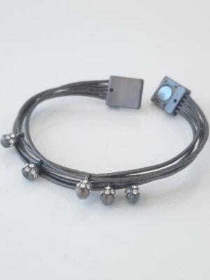 Armband magnetlås med stenar. Besök blickfång.se