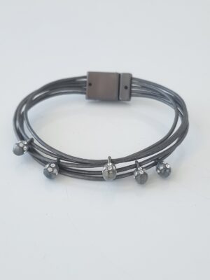Armband magnetlås med stenar. Besök blickfång.se