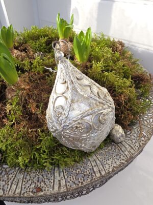 Julkula droppformad silver spets. Besök blickfång.se