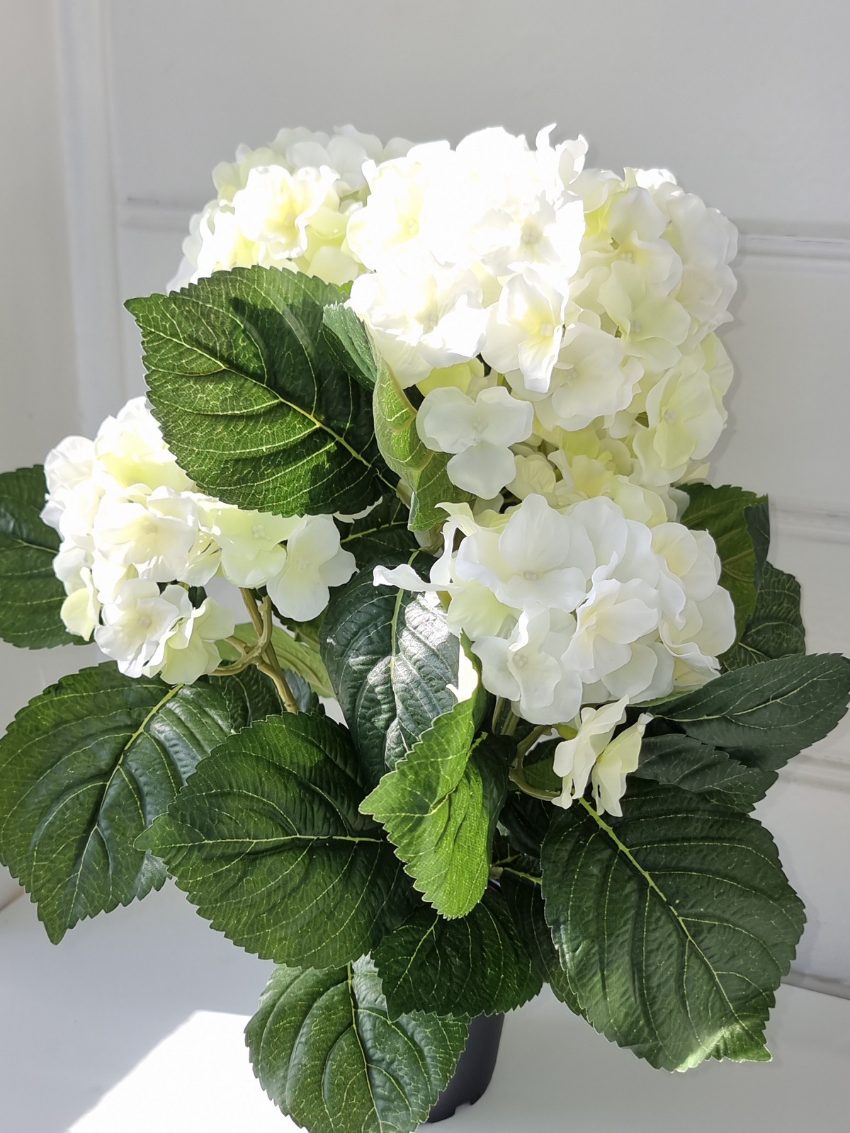 Konstgjord-fyllig-vit-hortensia-i-innerkruka-3