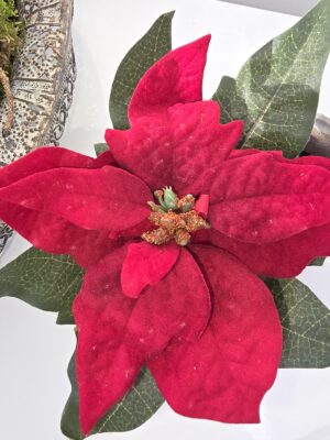 Konstgjord liten röd julstjärna. Besök blickfång.se