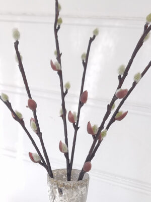 Konstgjord liten videkvist. Besök blickfång.se