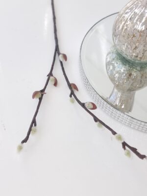 Konstgjord liten videkvist. Besök blickfång.se