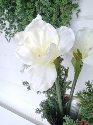 Konstgjord vit amaryllis. Besök Blickfang.se