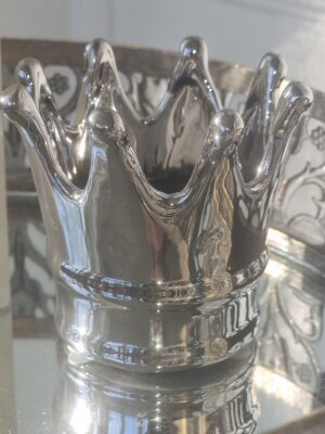 Ljuslykta liten krona i silver. Besök blickfång.se