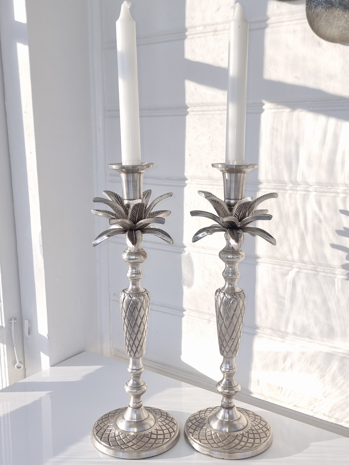 Ljusstake i silver ananas palmblad. Besök blickfång.se