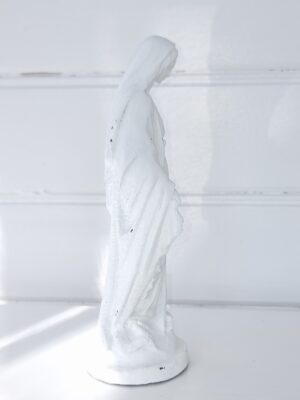 Madonna vit prydnadsfigur. Besök Blickfång.se