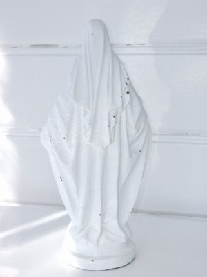 Madonna vit prydnadsfigur. Besök Blickfang.se