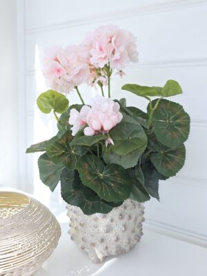 Mårbacka pelargon konstgjord. Besök blickfång.se