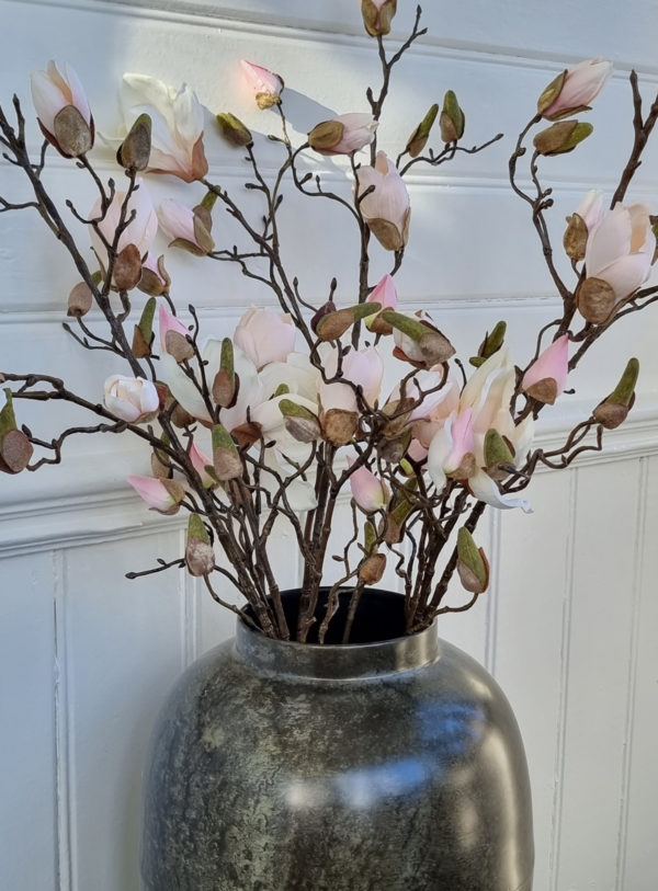 Rosa-konstgjord-magnolia-pa-stjalk