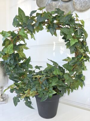 Stor naturtrogen konstgjord murgröna på båge. Besök blickfång.se