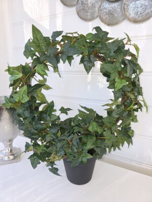 Stor naturtrogen konstgjord murgröna på båge. Besök blickfång.se