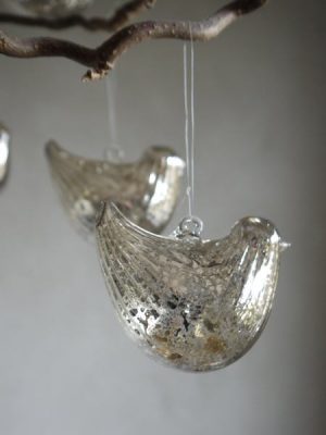 Fågel i silver för dekoration. Besök blickfång.se
