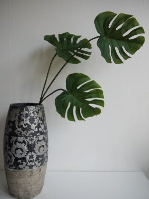 Konstgjord monstera på stjälk. Besök blickfång.se