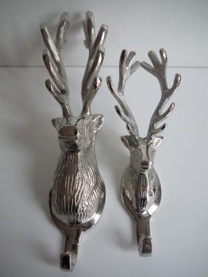 Krok med hjorthuvud i silver metall. Besök Blickfång.se