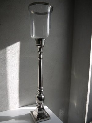 Golvljusstake silver med glaskupa.