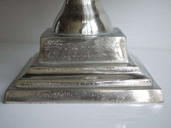 Stor-skal-pa-fot-i-silver-metall-2
