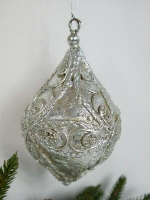 Julkula droppformad silver spets. Besök blickfång.se