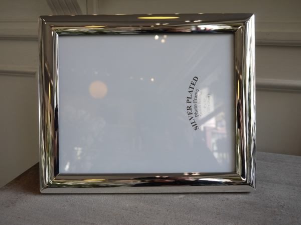 Stor-fotoram-med-silverkant-1