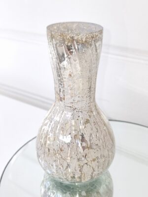 Liten glasvas i fattigmanssilver. Besök blickfång.se