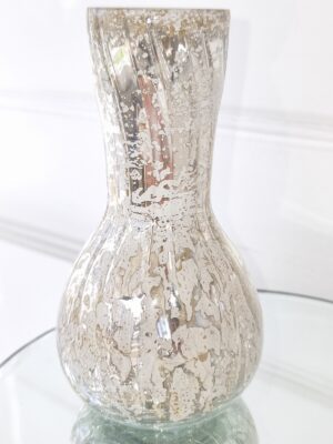 Liten glasvas i fattigmanssilver. besök blickfång.se