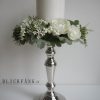 Ljusmanschett-med-vita-blommor