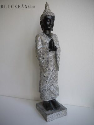 Stående buddha prydnadsfigur. Besök blickfång.se