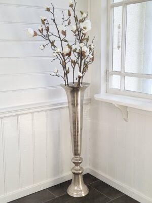 Vit konstgjord magnolia lång. Besök blickfång.se