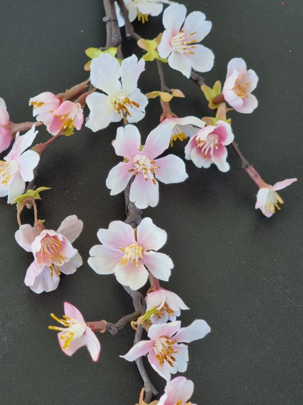 rosa-konstgjorda-korsbarsblommor-pa-stjalk-3