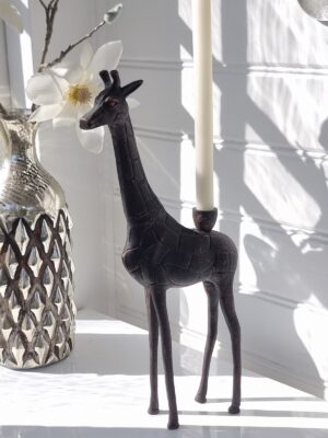 Ljusstake giraff i metall. Besök blickfång.se