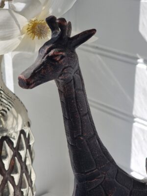 Ljusstake giraff i metall. Besök blickfång.se