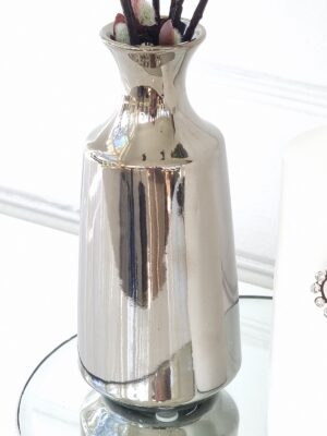 Liten vas i silver keramik. Besök blickfång.se