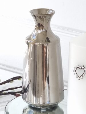 Liten vas i silver keramik. Besök blickfång.se