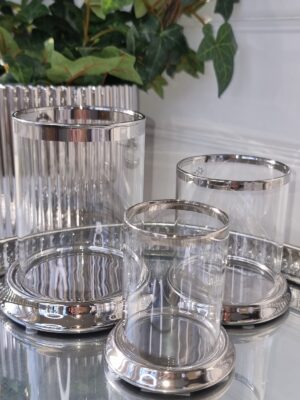 Rund ljuslykta silver på fat. Besök Blickfång.se