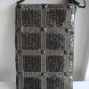 Handbroderad-vaska-med-paljetter
