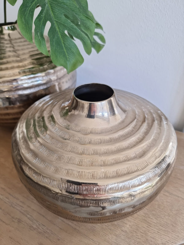 Rund-stor-vas-i-silver-metall-2