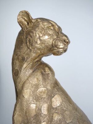 Stor leopard i guld som prydnadsfigur. Besök Blickfång.se