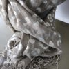Scarf-i-beige-med-monster-i-silver-1