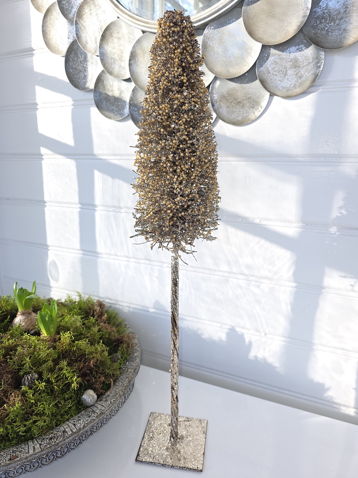 Dekorationsgran-i-guld-med-glitter-4