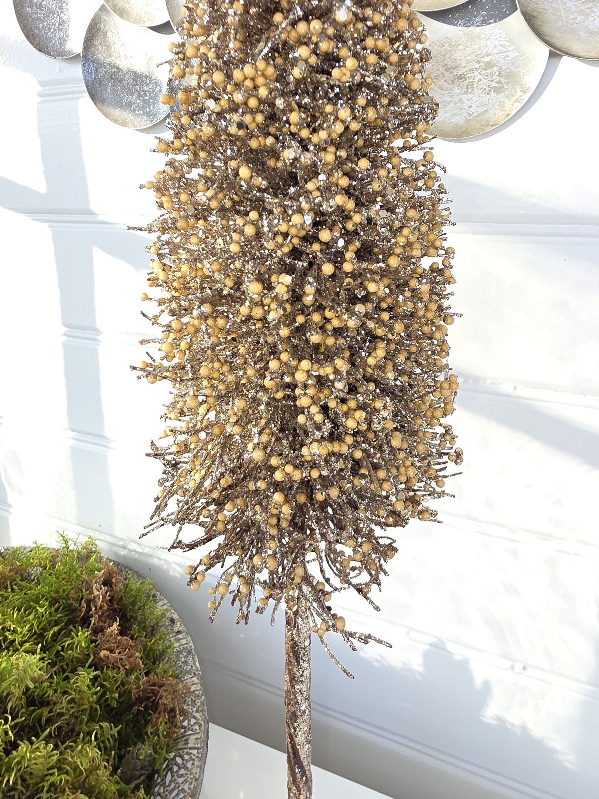 Dekorationsgran-i-guld-med-glitter-5