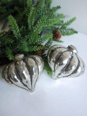 Julkula pumpa i fattigmanssilver. Besök blickfång.se