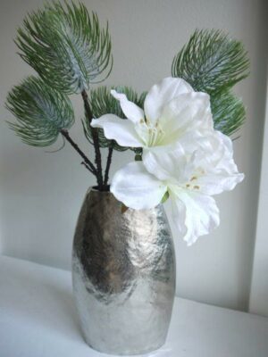 Konstgjord grankvist med snö