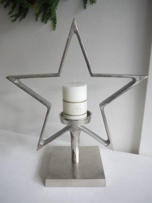 Stjärnformad ljusstake i ruff silver. Besök blickfång.se
