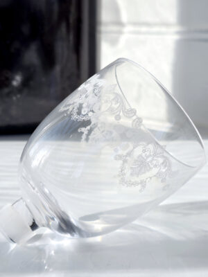 Närbild på glas till värmeljus att sätta på en ljusstake till värmeljus