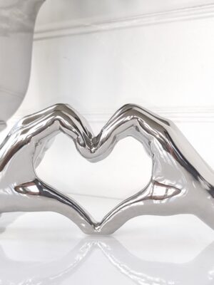 Hjärtformade händer prydnadsfigur. Besök Blickfång.se