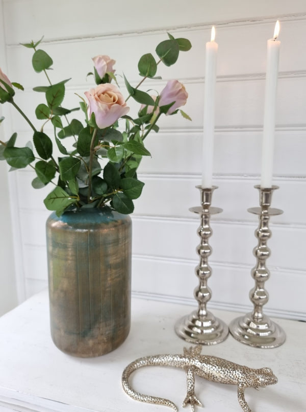 Kulformad-silverfargad-ljusstake