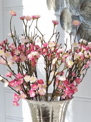 Konstgjord rosa blomkvist. Besök blickfång.se