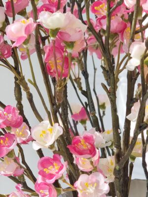 Konstgjord rosa blomkvist. Besök Blickfång.se