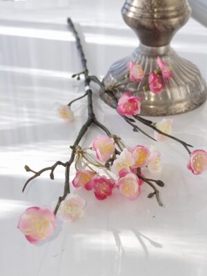 Konstgjord rosa blomkvist. Besök blickfång.se