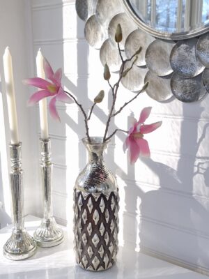 Konstgjord rosa magnolia. Besök Blickfång.se